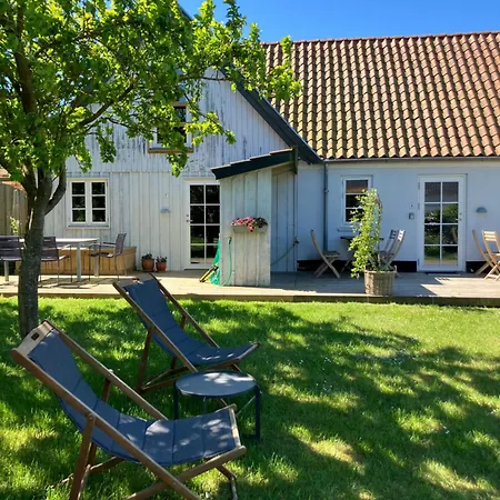 Bed & Breakfast Marielyst - *